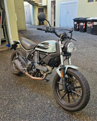 Ducati Scrambler 400 sixty2