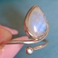 Anello labradorite bianca, regolabile e lunare