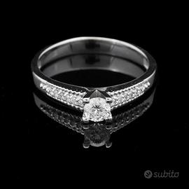 ANELLO IN ORO BIANCO 18KT CON BRILLANTI 0.31 CT