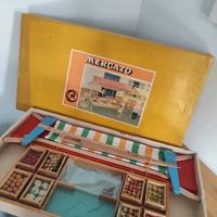bancarella mercato vintage in legno