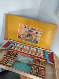 bancarella mercato vintage in legno