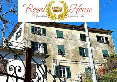Rustico / Casale di 650 m² con più di 5 locali a G
