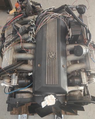 motore bmw V12 5.0