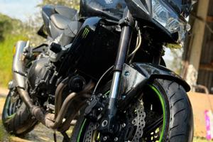 KAWASAKI Z750