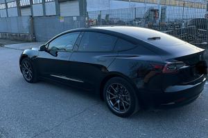 Tesla Model 3 RWD