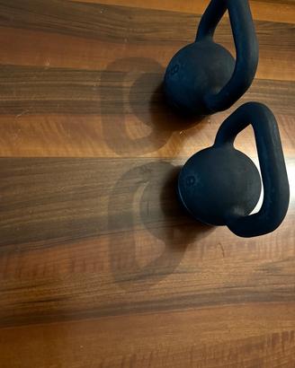 Set 16 kg 2 Kettlebell da 8 Decathlon Base Gommata