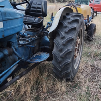 Trattore agricolo ford