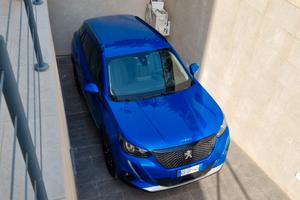 PEUGEOT 2008 pure tech 100 ALLURE -30000KM