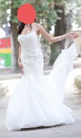 Abito da sposa a sirena con pietre preziose