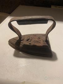 Ferro da stiro antico