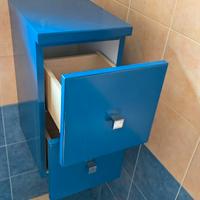 Due mobiletti per il bagno