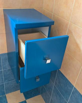 Due mobiletti per il bagno