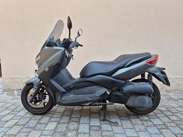 YAMAHA X-MAX 250