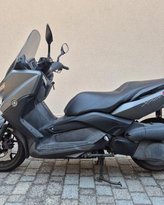 YAMAHA X-MAX 250