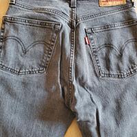 Jeans Levi's 501.  W 24 L 26