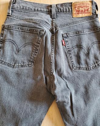 Jeans Levi's 501.  W 24 L 26
