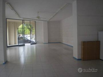 Immobile di 88 m² con 5 locali a Lucca