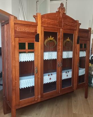 Credenza antica