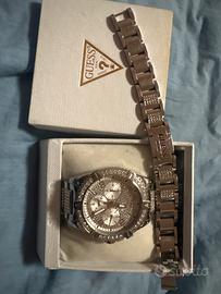 Orologio e vari oggetti