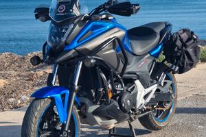 Honda NC750X Accessoriata e gomme nuove