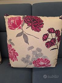 2 cuscini per divano