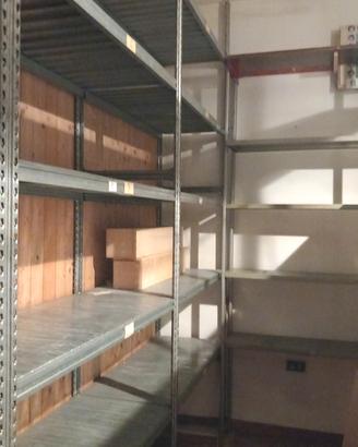 Scaffali zincati o in ferro ad incastro