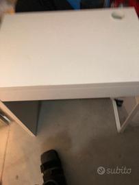  scrivania ikea