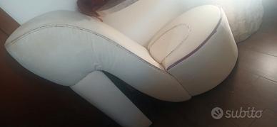 poltrona a forma di scarpa 