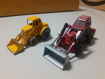 Coppia di vecchie ruspe