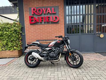 Royal Enfield Guerrilla 450 APEX BLACK