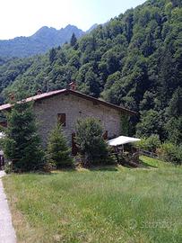 Casa immersa nel verde completamente indipendente