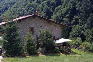 Casa immersa nel verde completamente indipendente