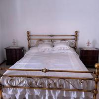 Camera da letto, comodini e armadio 