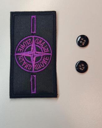 Toppa Patch Stone Island viola + 2 bottoni