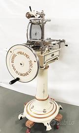 Affettatrice Berkel a volano.