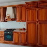 Cucina in legno d'acacia