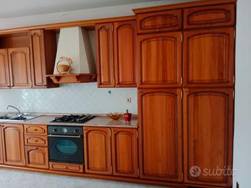 Cucina in legno d'acacia