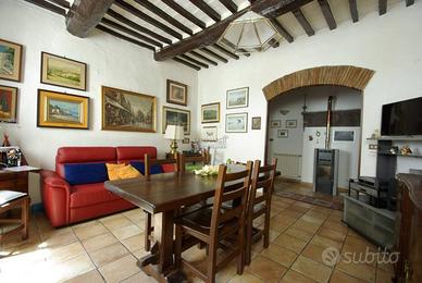 Casa indipendente di 110 m² con 5 locali e box aut