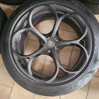 Set Cerchi 9x20 e 10x20 stelvio quadrifoglio