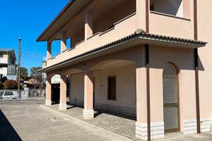 Villa bifamiliare, appartamenti separati