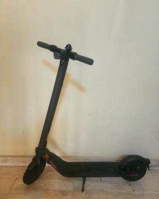 monopattino elettrico ninebot e22e