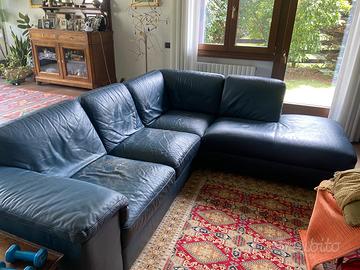 Divano con seduta in pelle