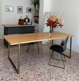 Tavolo da showroom in Rovere