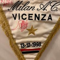 Gagliardetto AC Milan autografo Weah