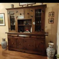  Credenza in  legno massiccio , praticamente nuovo