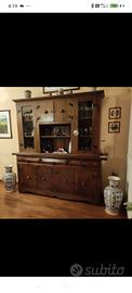  Credenza in  legno massiccio , praticamente nuovo