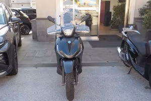 PIAGGIO Beverly 300 i.e. S - Anno
