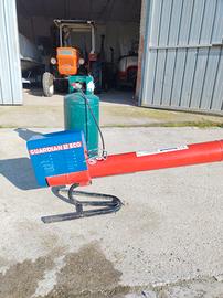 Vendita spaventapasseri per frutteto