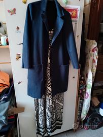 spolverino blu e  vestito  tipo tuta  donna
