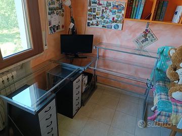 n. 4 scrivanie con piano in vetro